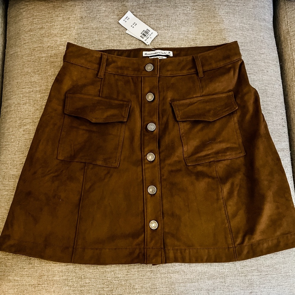 - Abercrombie Women’s Suede Mini Skirt NWT (sz md)